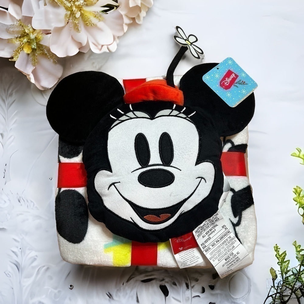 Minnie Mouse Pillow & Fleece Blanket Set NEW Bundle Disney Winter Mickey White
